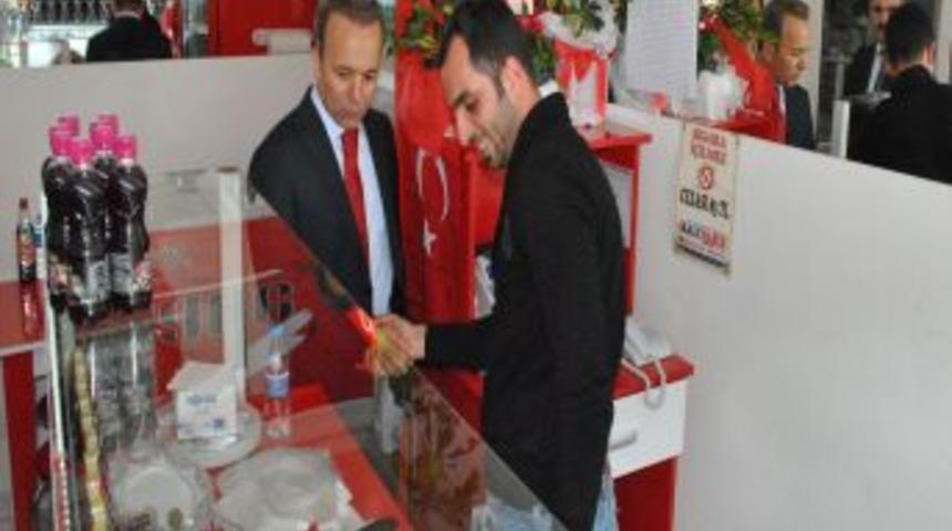 Vali G&uuml;ner: Mikro kredi ile makro işler yapıyoruz