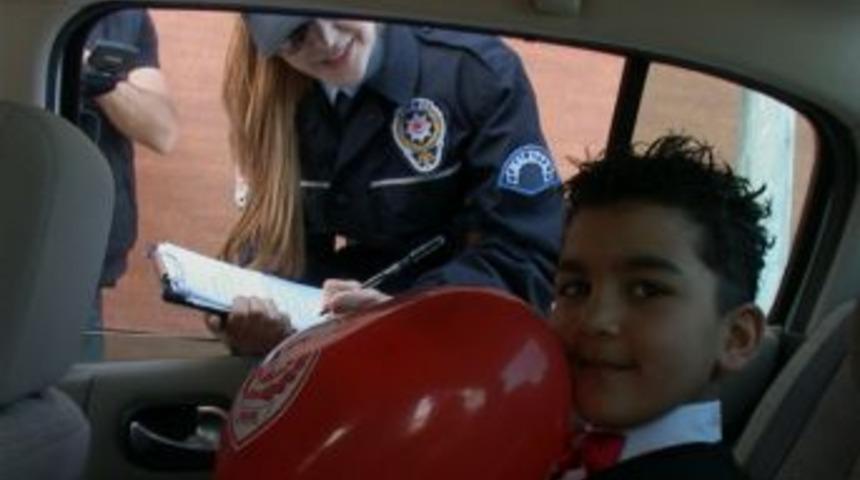 Trafik Polisleri B&uuml;y&uuml;klerin Hatalarını &Ccedil;ocuklara Sordu