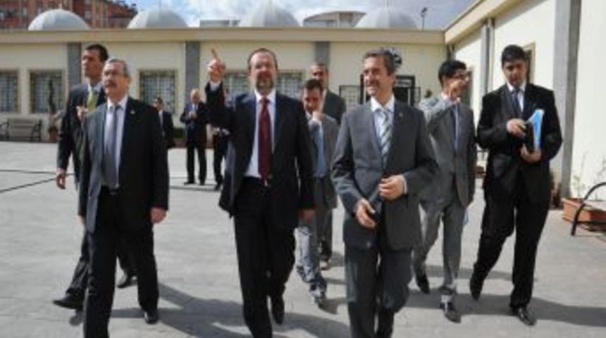 Prof.dr. G&ouml;rmez: "karataş K&uuml;lt&uuml;r Merkezi Model Alınabilecek Bir Mekan"