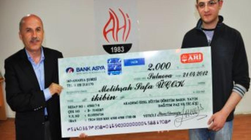 YGS'de derece yapan &ouml;ğrenciler &ouml;d&uuml;llendirildi