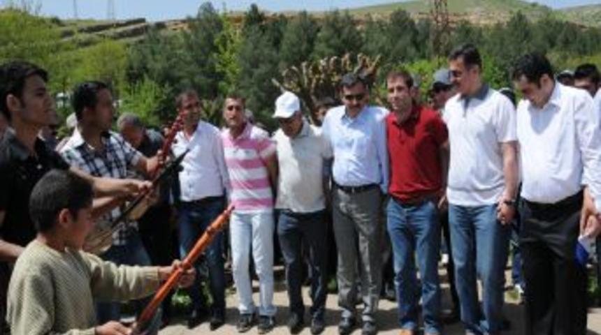 Turizm Etkinliklerine 9 Yaşındaki Kemen&ccedil;eci Damgasını Vurdu