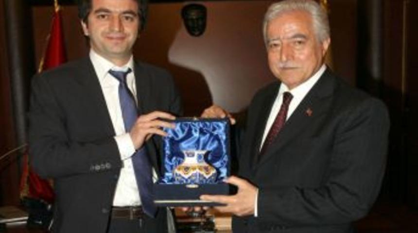 'Başka &uuml;niversitelerin fak&uuml;lte a&ccedil;ması Adana i&ccedil;in yararlı olur'