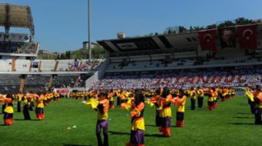 İn&ouml;n&uuml; Stadyumu'nda 23 Nisan coşkusu