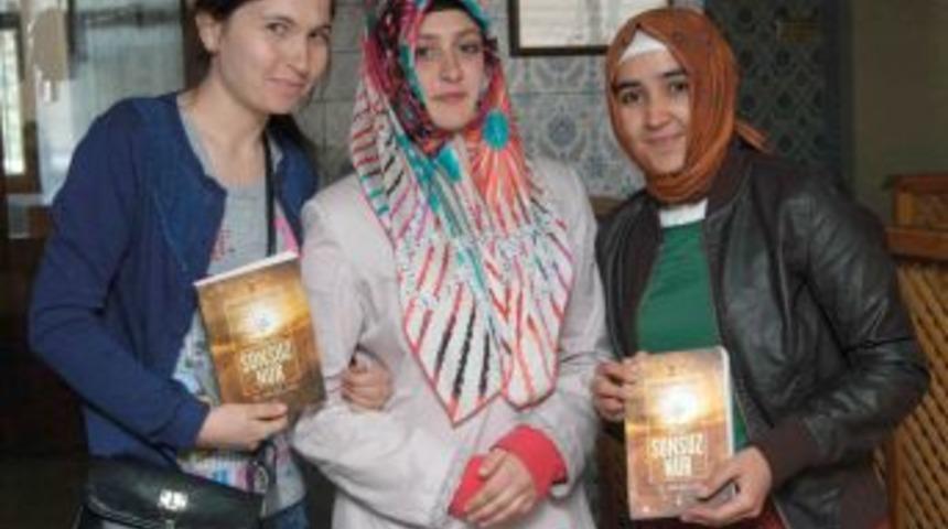 Sonsuz Nur'a b&uuml;y&uuml;k ilgi