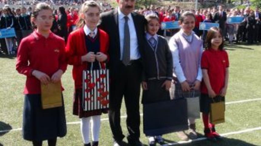 23 Nisan etkinliğinin eğlence b&ouml;l&uuml;m&uuml;, k&ouml;pr&uuml; felaketi nedeniyle ertelendi