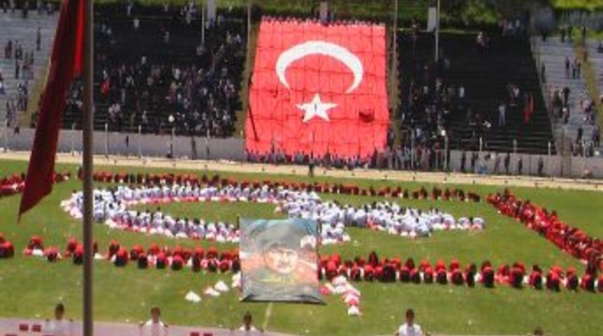 Kuşadası'nda 23 Nisan coşkusu