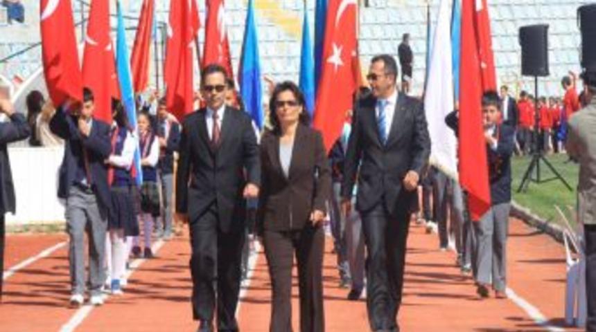 Beypazarı'nı 23 Nisan'da minikler y&ouml;netti