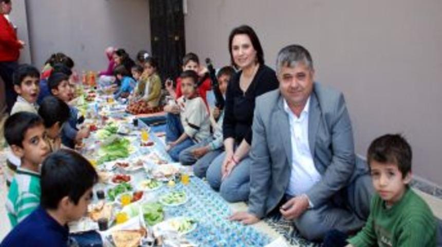 Azerbaycanlı Gelinin 23 Nisan Geleneği