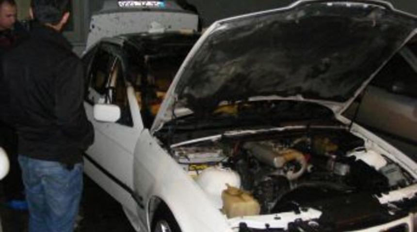 Sakarya'da Otomobil Galerisi Gece Yarısı Kundaklandı