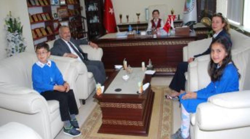 23 Nisan'da makamlar &ccedil;ocuklara emanet