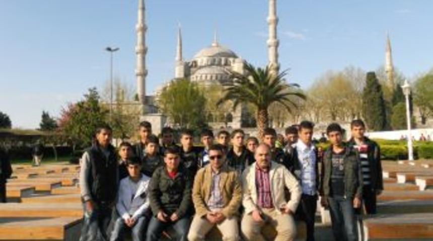 Ufuklu &ouml;ğrenciler 23 Nisan'ı Batmanlı kardeşleriyle kutluyor