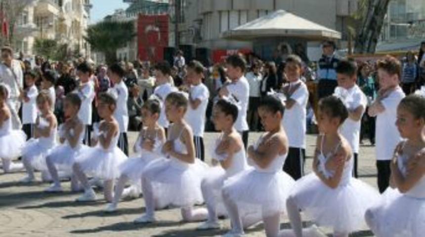 Ak&ccedil;ay&rsquo;da 23 Nisan coşkusu