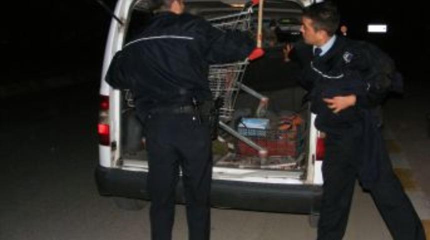 Zel Haber) Ref&uuml;jdeki Rulo &Ccedil;imleri &Ccedil;alarken Yakalandılar