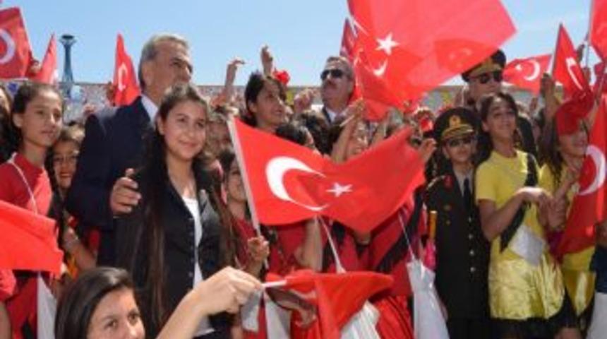 İzmir'de Expo 2020'li 23 Nisan Coşkusu