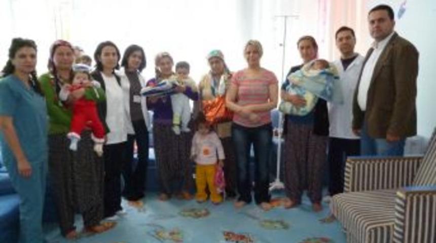 Hasta çocuklar 23 Nisan'da oyuncakla sevindi