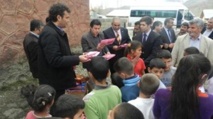 Vanlı &Ccedil;ocuklar 23 Nisan'da Unutulmadı