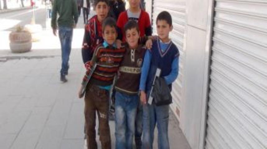 Van&rsquo;da bayramın iki farklı y&uuml;z&uuml;