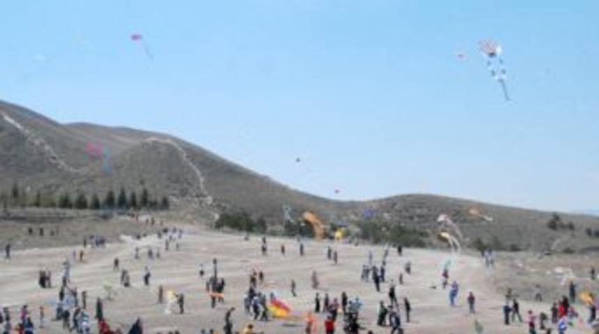 &Ccedil;ocuklar kadar b&uuml;y&uuml;kler de u&ccedil;urtma heyecanı yaşadı