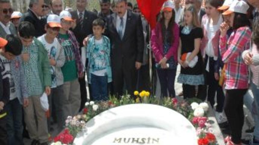 Bbp Lideri Destici, Sivaslı &Ccedil;ocuklarla Yazıcıoğlu'nun Mezarını Ziyaretti