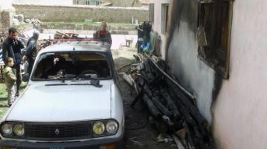 Afyonkarahisar'da Ara&ccedil; Kundaklandı