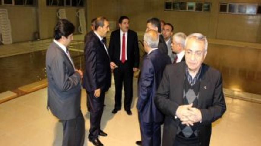 İşadamları sıcak &ccedil;ermikte stres attı