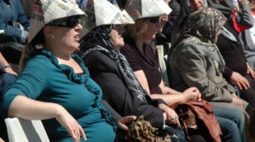 Sıcağa Dayanamayan &Ouml;ğrenciler Baygınlık Ge&ccedil;irdi