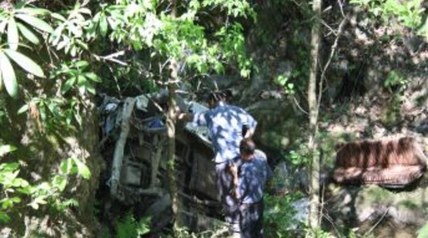 Minib&uuml;s U&ccedil;uruma Yuvarlandı: 4 &Ouml;l&uuml;