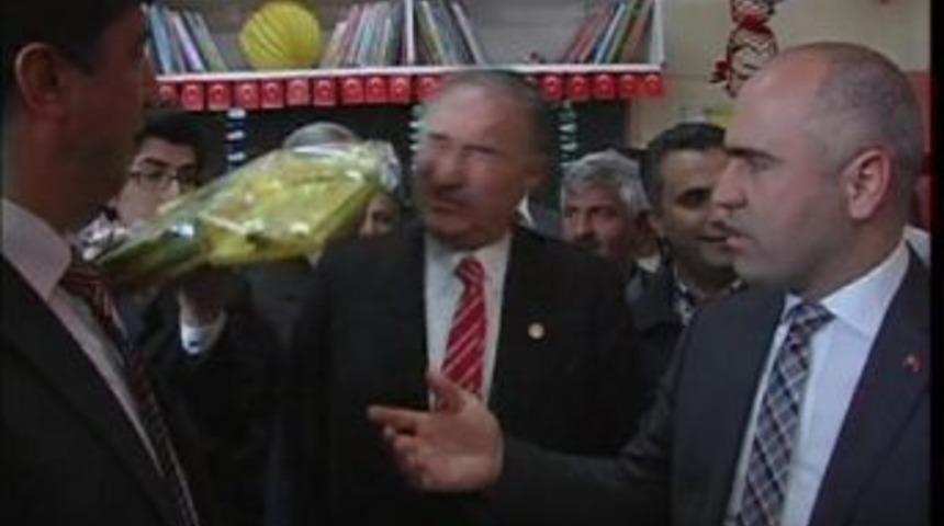 Hediye Paketi Milletvekilinin G&ouml;z&uuml;ne &Ccedil;arptı