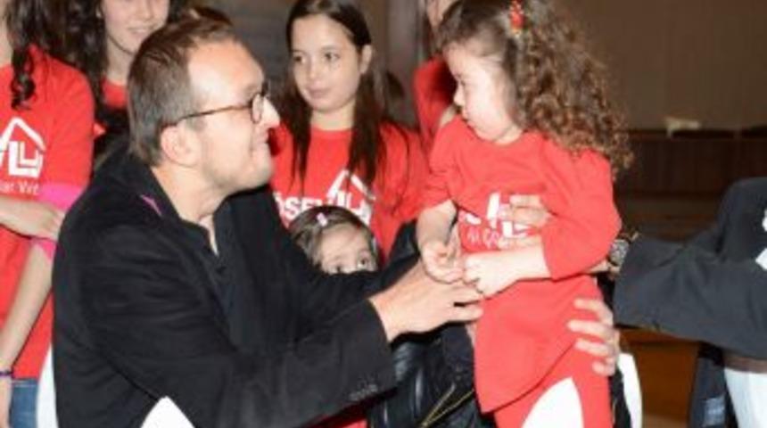 Al Yazmalım Dizisi Oyuncuları L&ouml;semili &Ccedil;ocukları Yalnız Bırakmadı