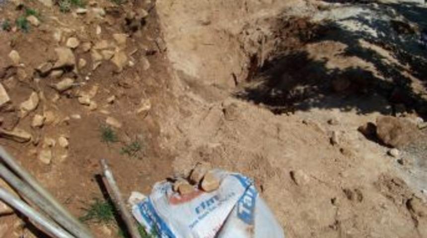 Kazdığı Toprağın Altında Kalarak &Ouml;ld&uuml;