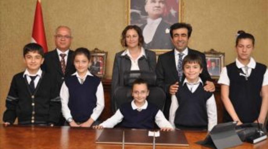 G&uuml;zeloğlu koltuğunu Gizde&rsquo;ye bıraktı...