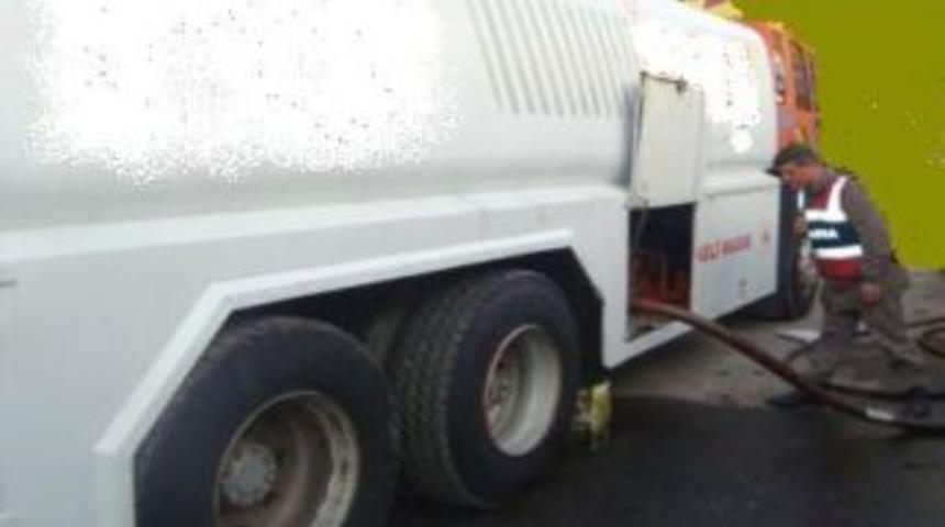 Jet A-1 u&ccedil;ak yakıtı ile madeni yağdan karışım yaparken yakalandılar