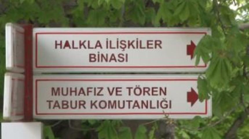 Tabur gitti, tabelası kaldı