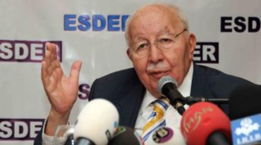Necmettin Erbakan'a göre Demirel askerlerin takım oyuncusuydu