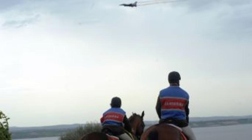 &Ccedil;anakkale Kara Savaşları&rsquo;nın 97. yıld&ouml;n&uuml;m&uuml; anıldı