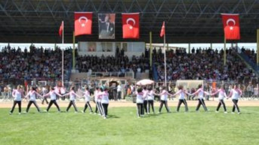 Siirt'te 23 Nisan kutlamaları coşkulu ge&ccedil;ti