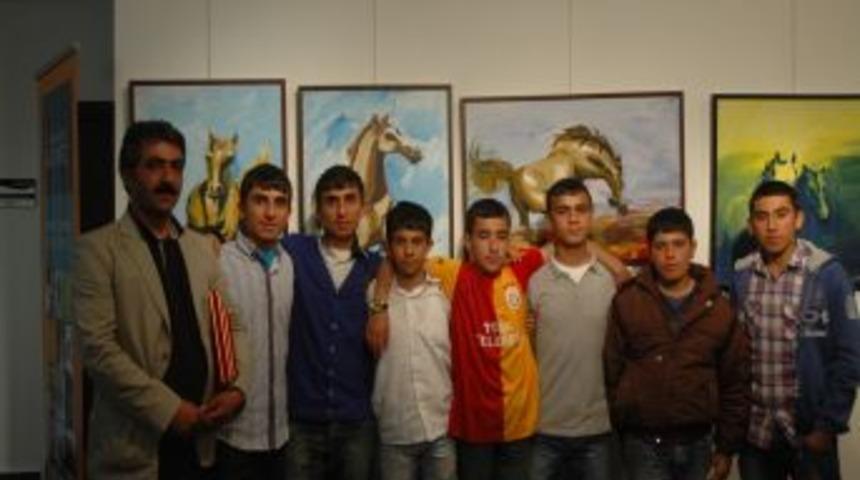 &Ccedil;ocuklar sokaktan sanata, sanattan hayata katılıyor