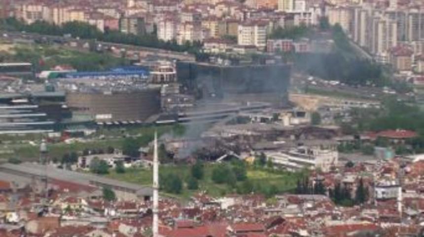 Yanan at&ouml;lyelerde soğutma &ccedil;alışmaları s&uuml;r&uuml;yor