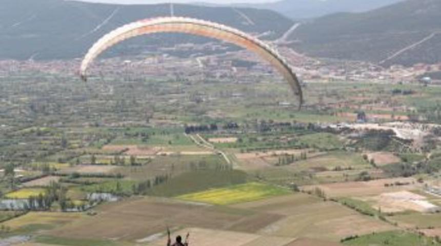 Paraş&uuml;t&ccedil;&uuml; &Ouml;l&uuml;mden D&ouml;nd&uuml;