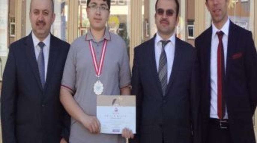 Mafetya Yarışmasında T&uuml;rkiye 2'ncisi Olan &Ouml;ğrencinin Hedefi, Sbs'de De T&uuml;rkiye Derecesi Elde Etmek