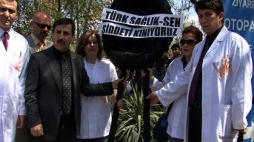 T&uuml;rk Sağlık Sen'den Şiddet Protestosu