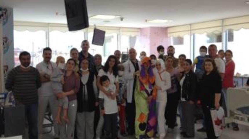 L&Ouml;SAM ve L&Ouml;SEV &uuml;yeleri, l&ouml;semi hastası &ccedil;ocukları ziyaret etti