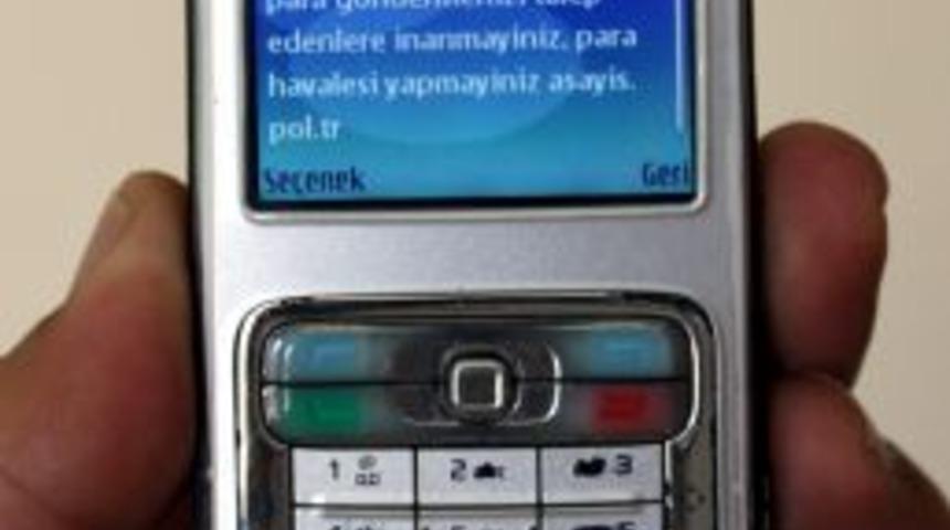 Polisten Vatandaşa 'dolandırılmayın' Uyarısı