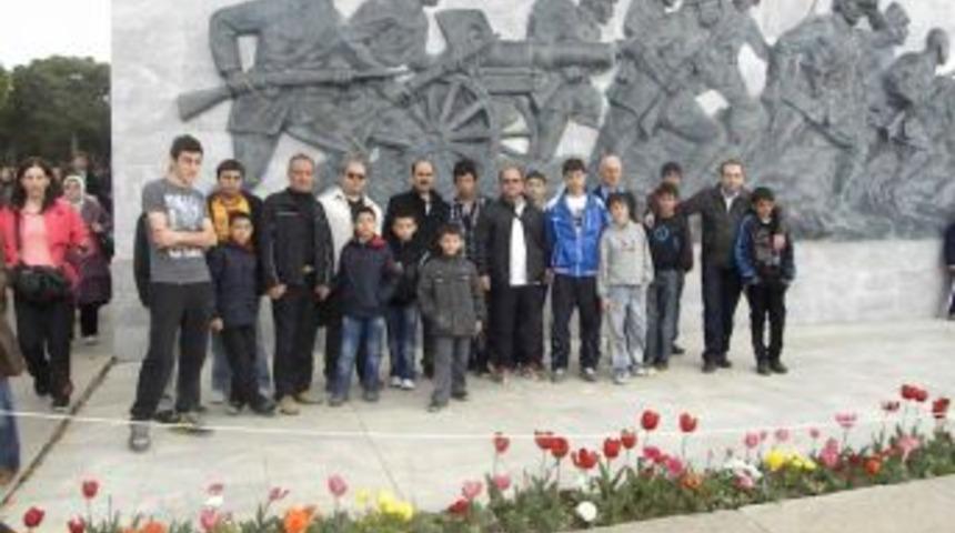 Yurt &ccedil;ocuklarından &Ccedil;anakkale ziyareti