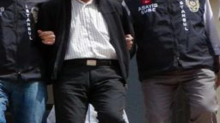 Eşini bı&ccedil;aklayarak &ouml;ld&uuml;ren zanlı adliyeye sevk edildi