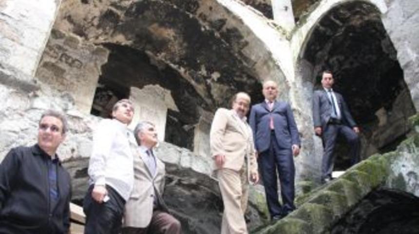 Vali Kızılcık, Alacahan&rsquo;daki restorasyonun hızlandırılmasını istedi