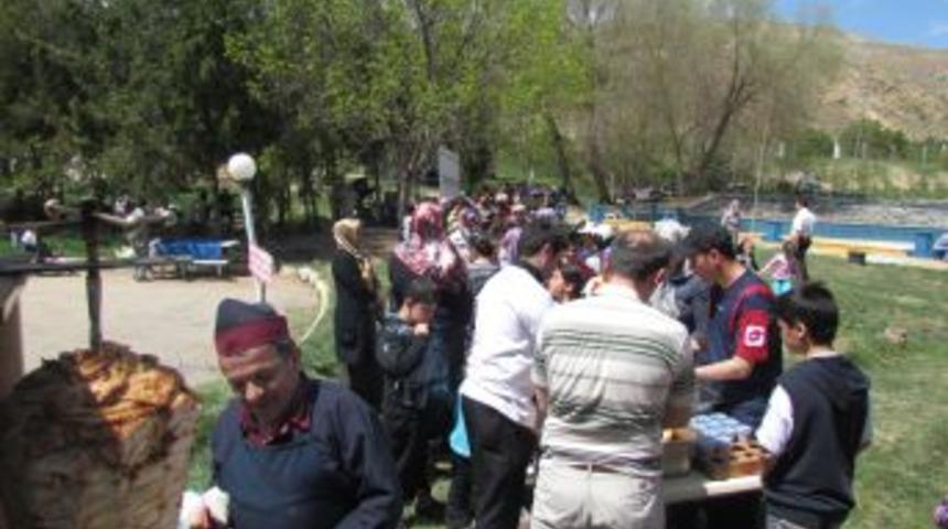 Samanyolu Koleji &ouml;ğretmen, veli ve &ouml;ğrencileri piknikte buluştu