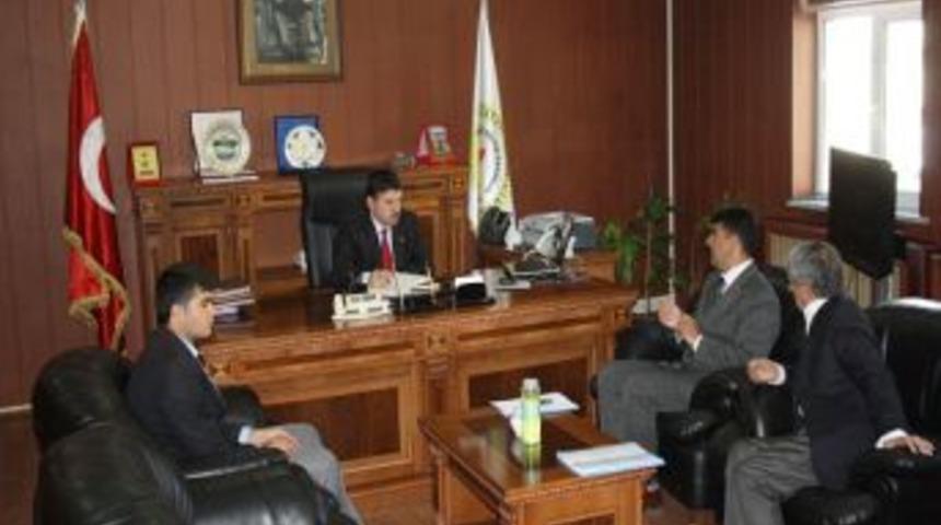 Ağrı &Ouml;ğrenci Meclisi Başkanı, Milli Eğitim M&uuml;d&uuml;r&uuml; Başak'ı ziyaret etti