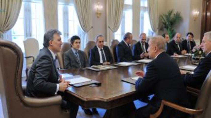 Cumhurbaşkanı G&uuml;l, Galatasaray Başkanı Aysal'ı kabul etti