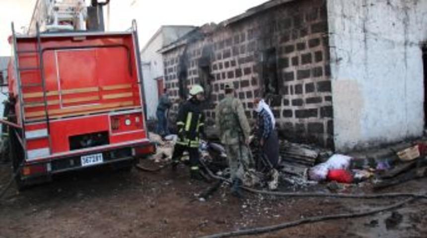 &Ccedil;ıldır'da Korkutan Yangın